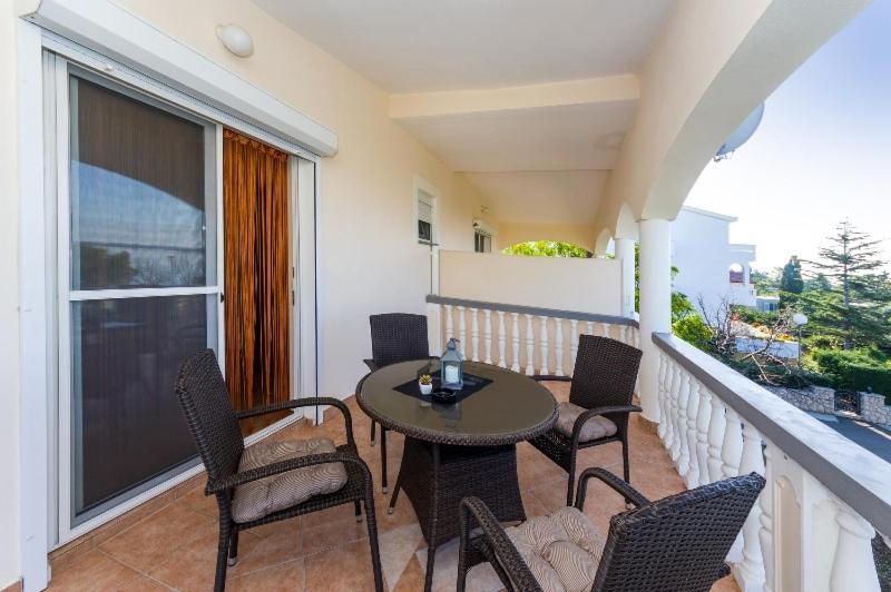Apartment Nin - Vrsi At The Beach 외부 사진