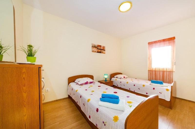 Apartment Nin - Vrsi At The Beach 외부 사진