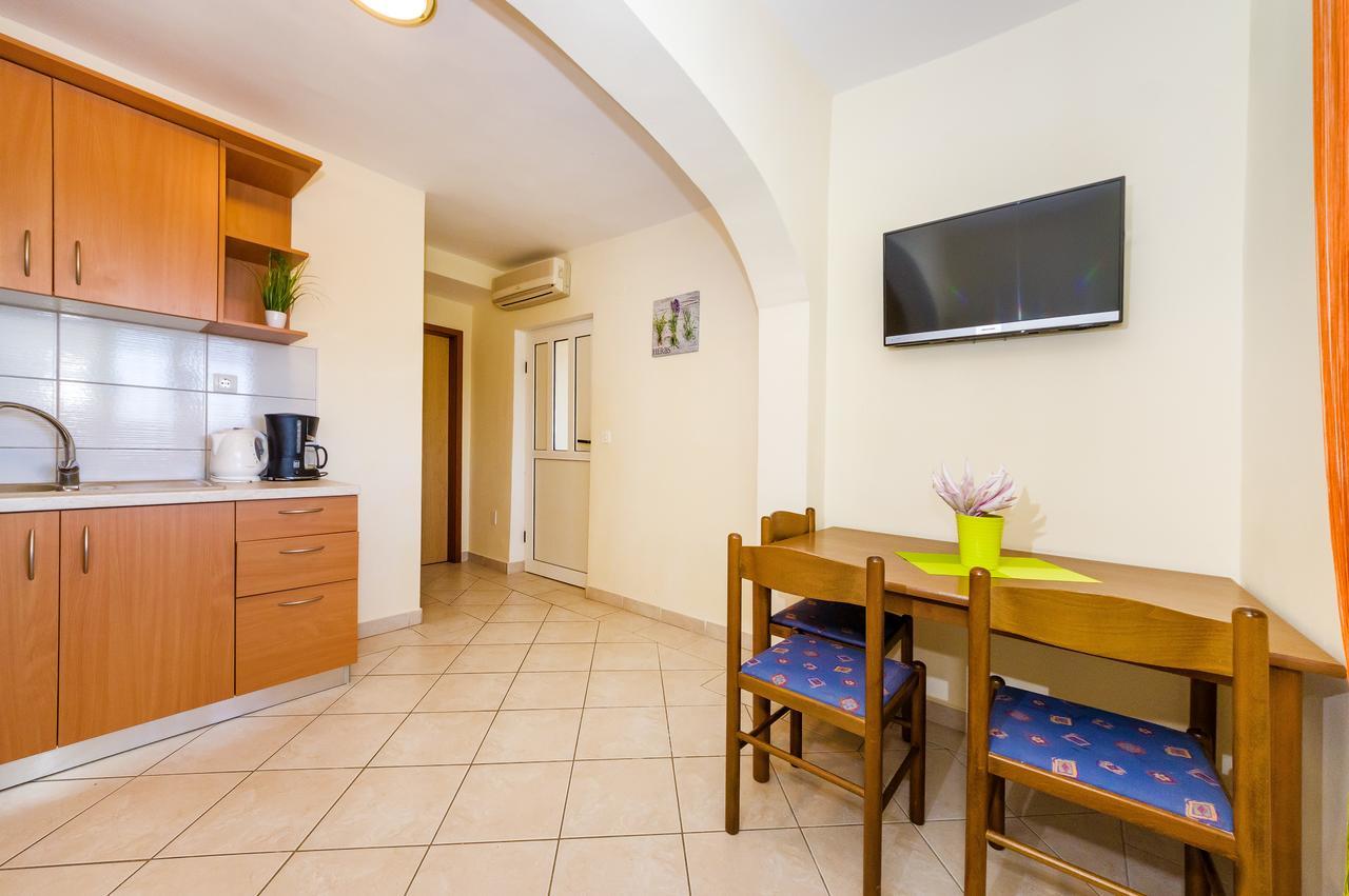 Apartment Nin - Vrsi At The Beach 외부 사진