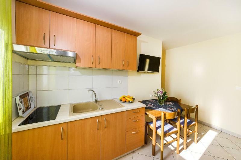 Apartment Nin - Vrsi At The Beach 외부 사진
